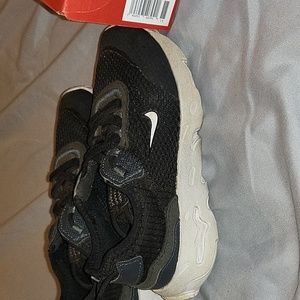 Nike (unisex) barely worn 11c. Shoes are protected with mgk water/stain repellen